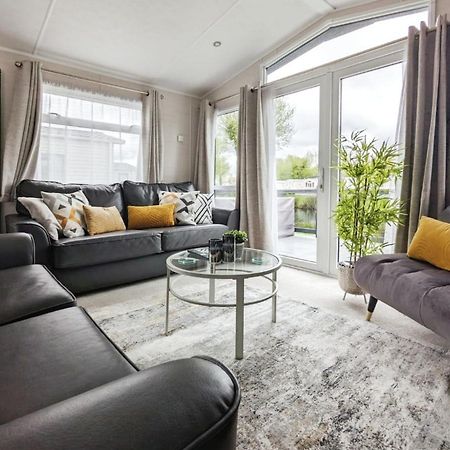 Lakewood Lodge South Cerney Esterno foto