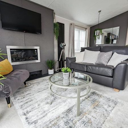 Lakewood Lodge South Cerney Esterno foto
