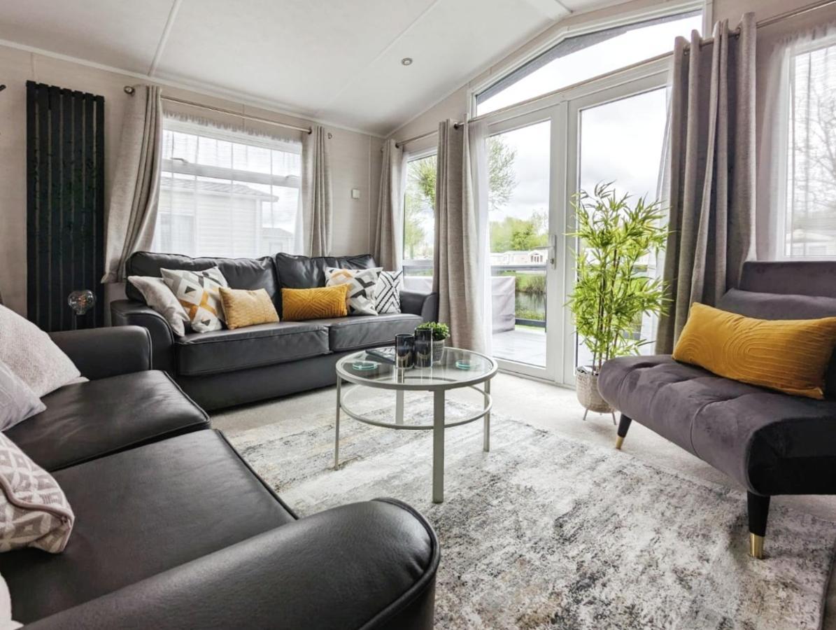 Lakewood Lodge South Cerney Esterno foto