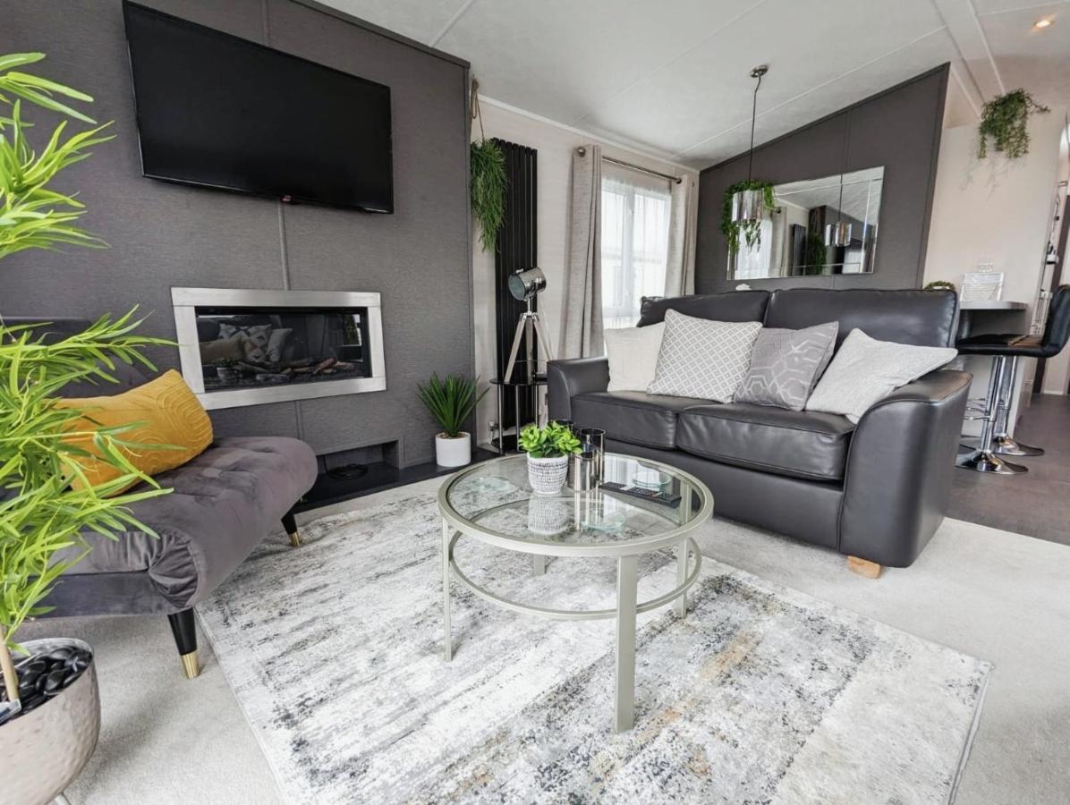 Lakewood Lodge South Cerney Esterno foto