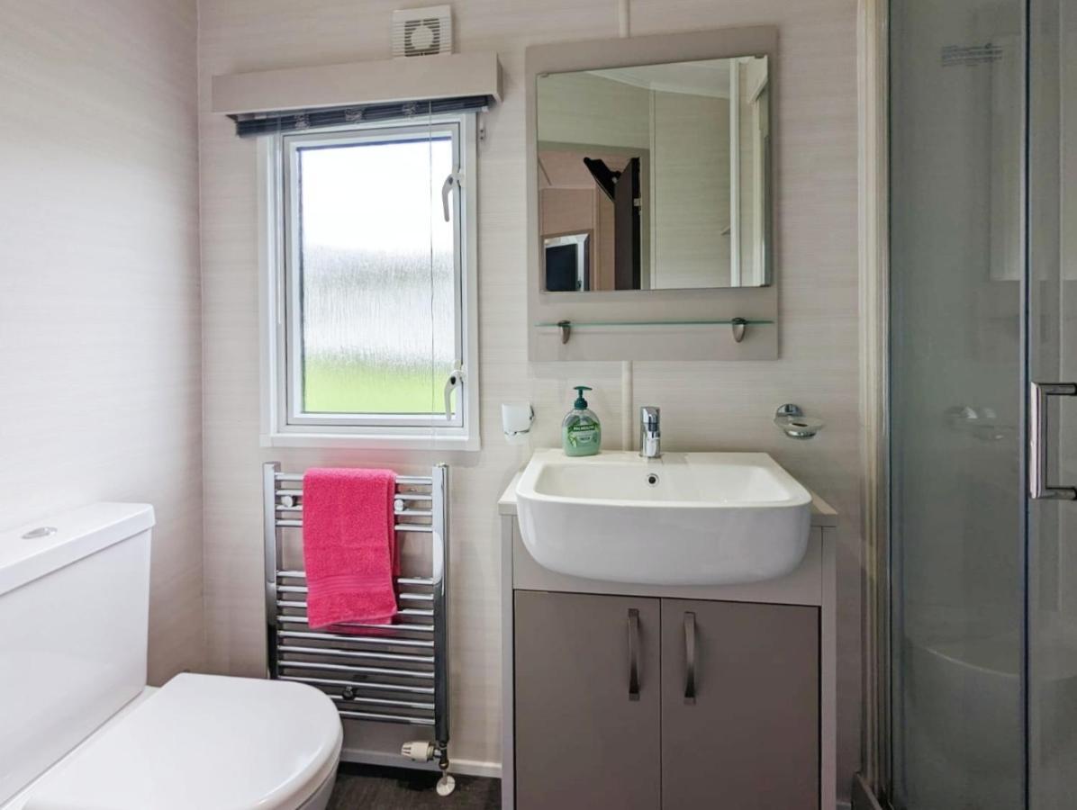 Lakewood Lodge South Cerney Esterno foto