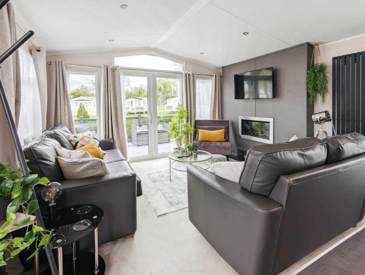 Lakewood Lodge South Cerney Esterno foto