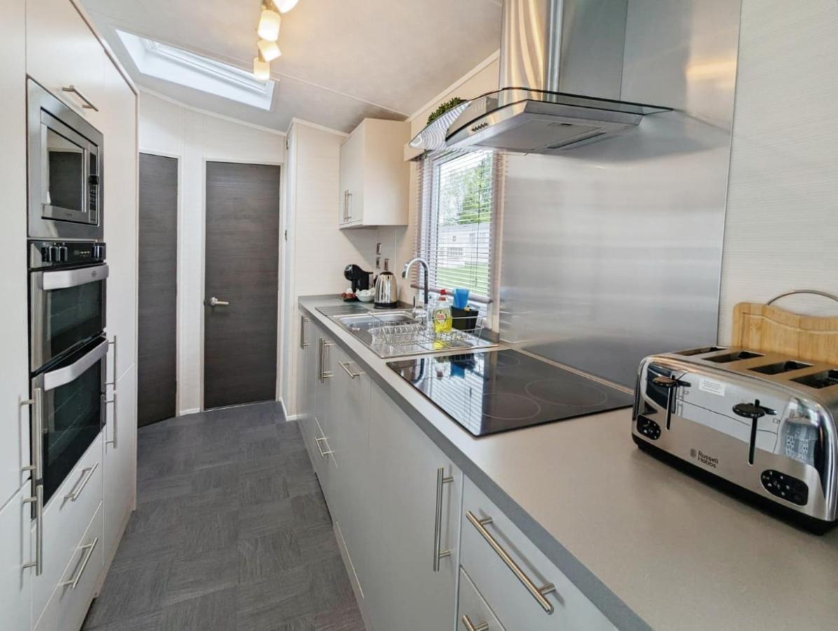 Lakewood Lodge South Cerney Esterno foto